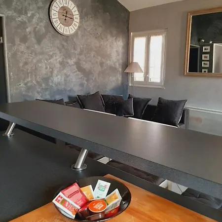 Apartment T2 Centre Vue Faron 40m2 En Zone Pietonne 4eme Etage *